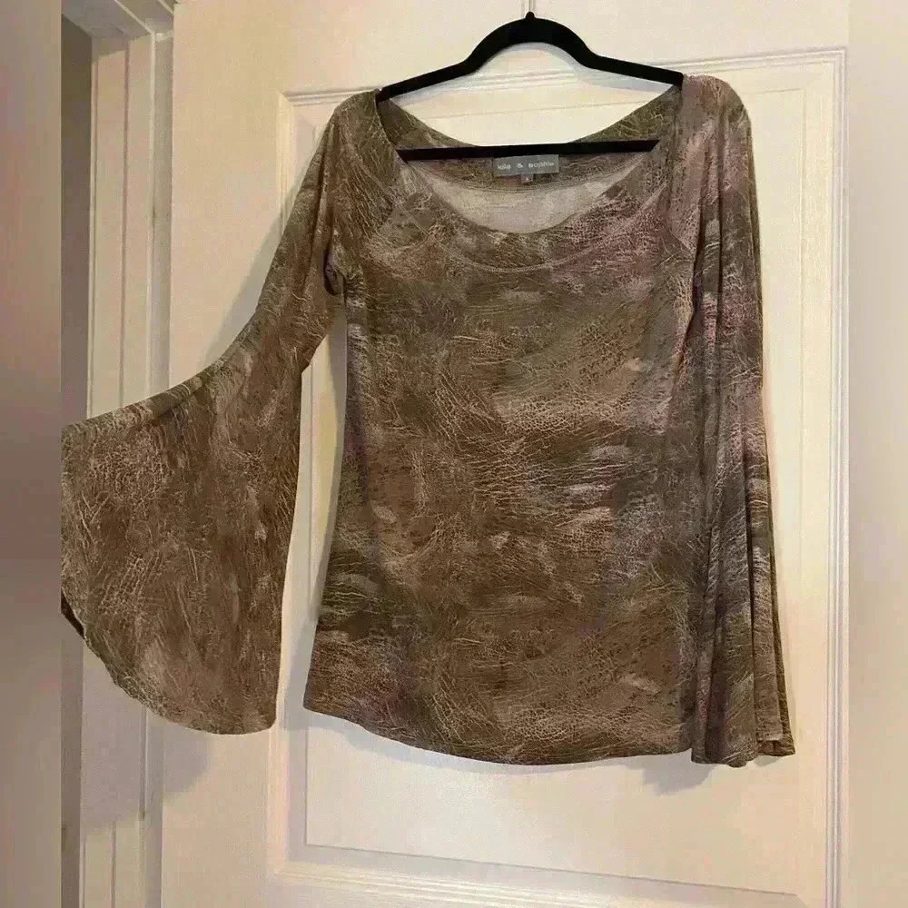 Lola & Sophie Bell Sleeve Top